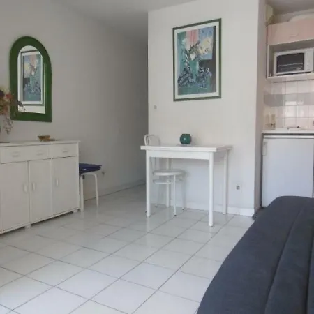 - 4 Pers, 23 M2, 1/0 Sète